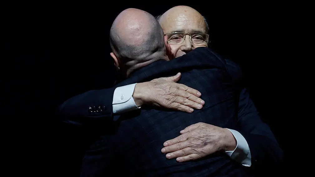 El Rey Felipe VI de Borbón entrega en Baluarte la Medalla de Oro de la CEN al empresario Manuel Torres. IÑIGO ALZUGARAY