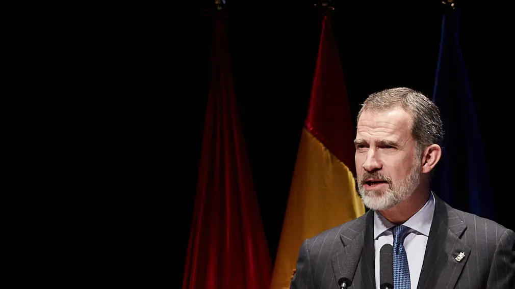 El Rey Felipe VI de Borbón entrega en Baluarte la Medalla de Oro de la CEN al empresario Manuel Torres. IÑIGO ALZUGARAY