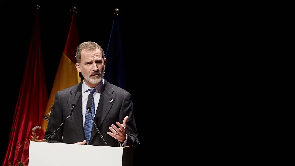 El Rey Felipe VI de Borbón entrega en Baluarte la Medalla de Oro de la CEN al empresario Manuel Torres. IÑIGO ALZUGARAY