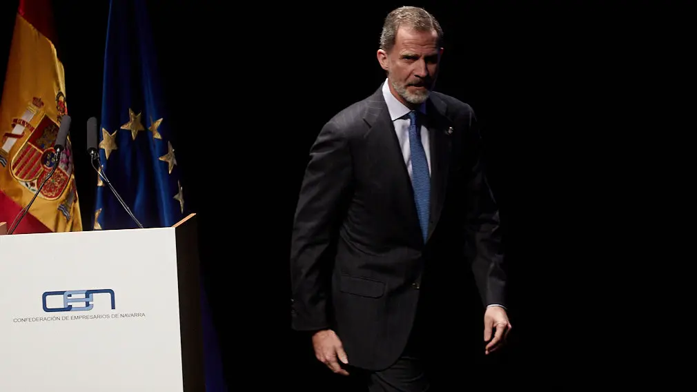 El Rey Felipe VI de Borbón entrega en Baluarte la Medalla de Oro de la CEN al empresario Manuel Torres. IÑIGO ALZUGARAY