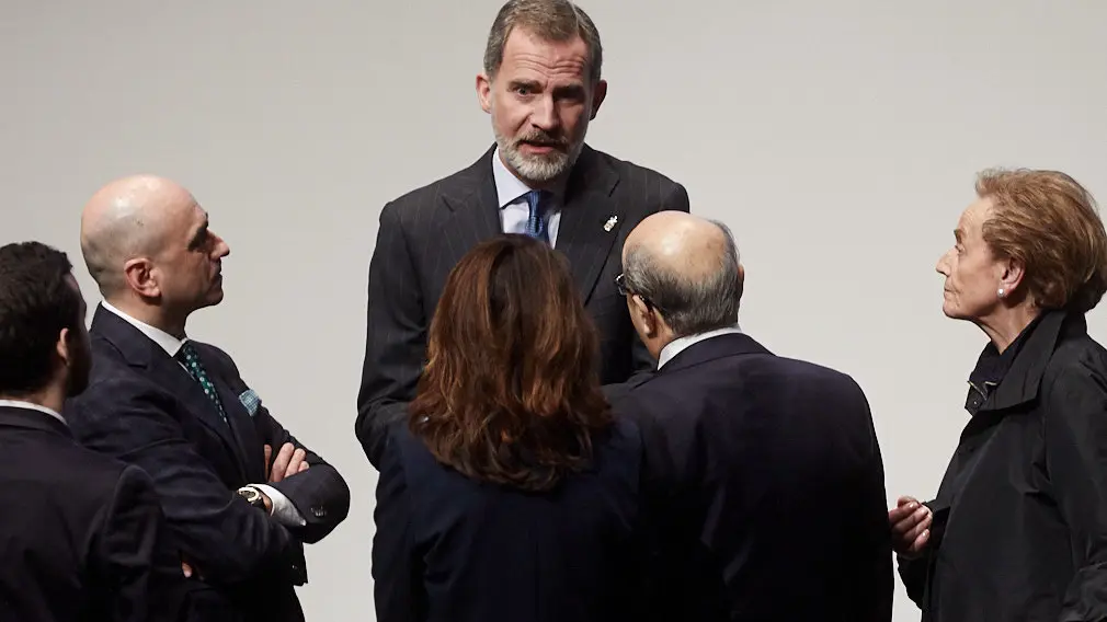 El Rey Felipe VI de Borbón entrega en Baluarte la Medalla de Oro de la CEN al empresario Manuel Torres. IÑIGO ALZUGARAY