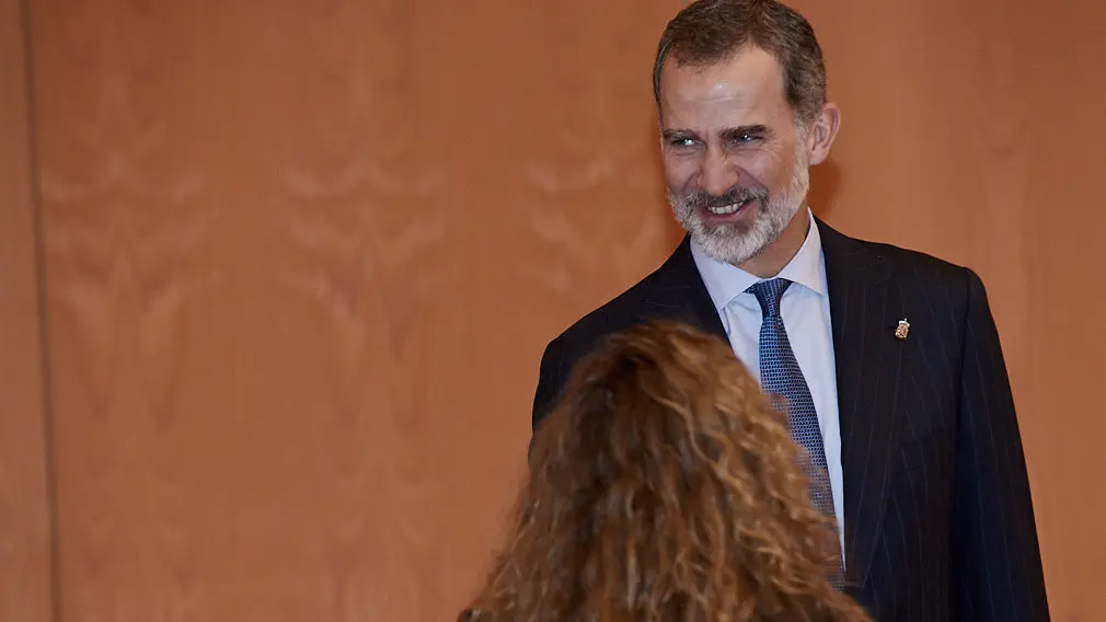 El Rey Felipe VI de Borbón entrega en Baluarte la Medalla de Oro de la CEN al empresario Manuel Torres. IÑIGO ALZUGARAY