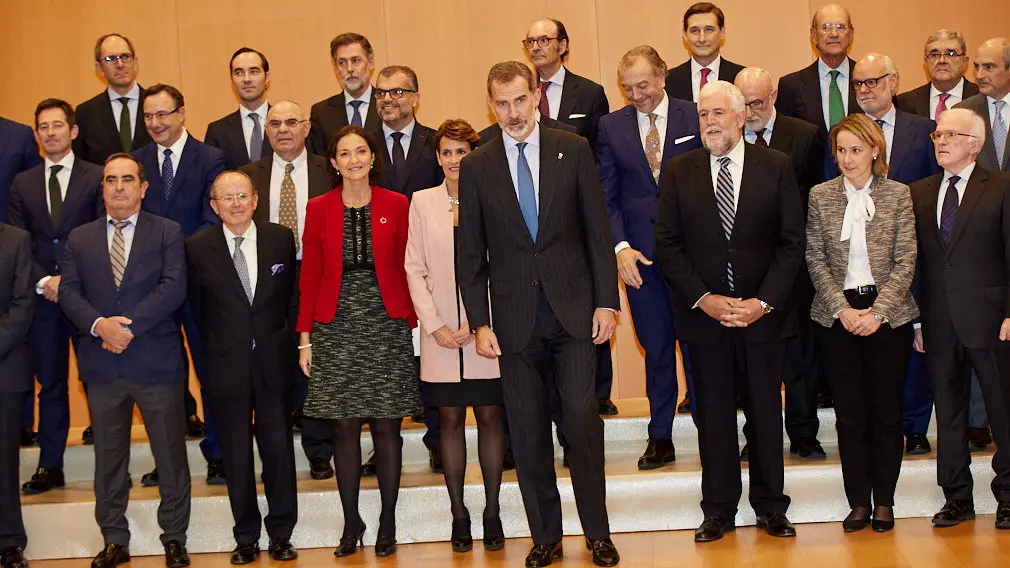 El Rey Felipe VI de Borbón entrega en Baluarte la Medalla de Oro de la CEN al empresario Manuel Torres. IÑIGO ALZUGARAY