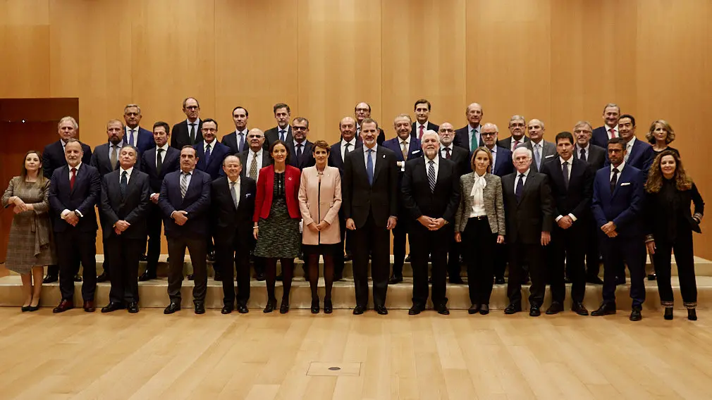 El Rey Felipe VI de Borbón entrega en Baluarte la Medalla de Oro de la CEN al empresario Manuel Torres. IÑIGO ALZUGARAY