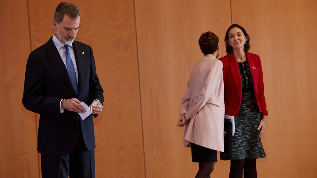 El Rey Felipe VI de Borbón entrega en Baluarte la Medalla de Oro de la CEN al empresario Manuel Torres. IÑIGO ALZUGARAY