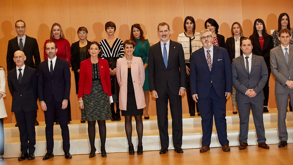 El Rey Felipe VI de Borbón entrega en Baluarte la Medalla de Oro de la CEN al empresario Manuel Torres. IÑIGO ALZUGARAY