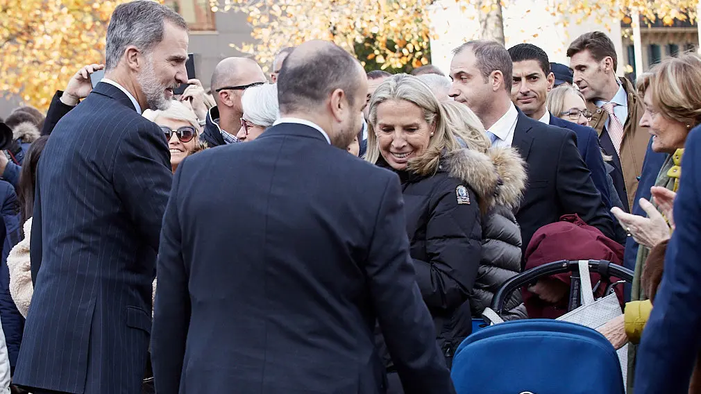 El Rey Felipe VI de Borbón entrega en Baluarte la Medalla de Oro de la CEN al empresario Manuel Torres. IÑIGO ALZUGARAY