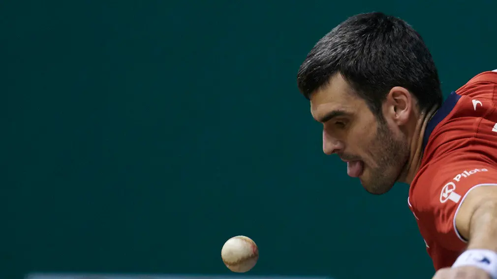 Ezkurdia y Martija se enfrentan a Jaka y Zabaleta en el frontón Labrit de Pamplona. PABLO LASAOSA