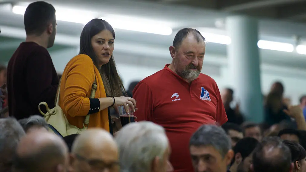 Ezkurdia y Martija se enfrentan a Jaka y Zabaleta en el frontón Labrit de Pamplona. PABLO LASAOSA