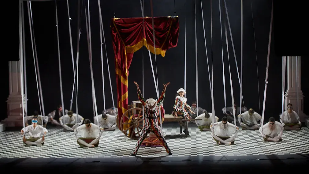 Ensayo general de 'El traje nuevo del Emperador' de la Ópera de Cámara de Navarra en Baluarte. IÑIGO ALZUGARAY