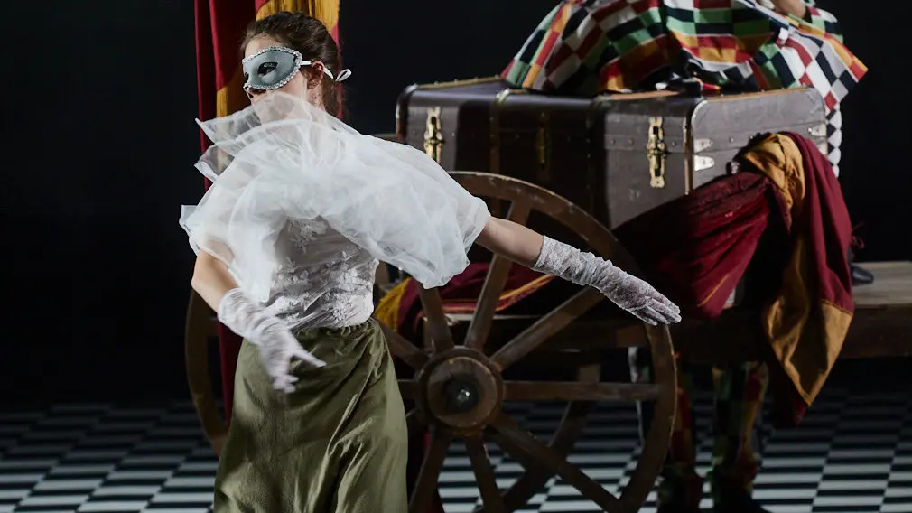 Ensayo general de 'El traje nuevo del Emperador' de la Ópera de Cámara de Navarra en Baluarte. IÑIGO ALZUGARAY