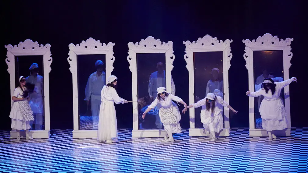Ensayo general de 'El traje nuevo del Emperador' de la Ópera de Cámara de Navarra en Baluarte. IÑIGO ALZUGARAY
