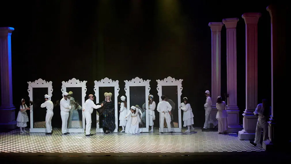 Ensayo general de 'El traje nuevo del Emperador' de la Ópera de Cámara de Navarra en Baluarte. IÑIGO ALZUGARAY