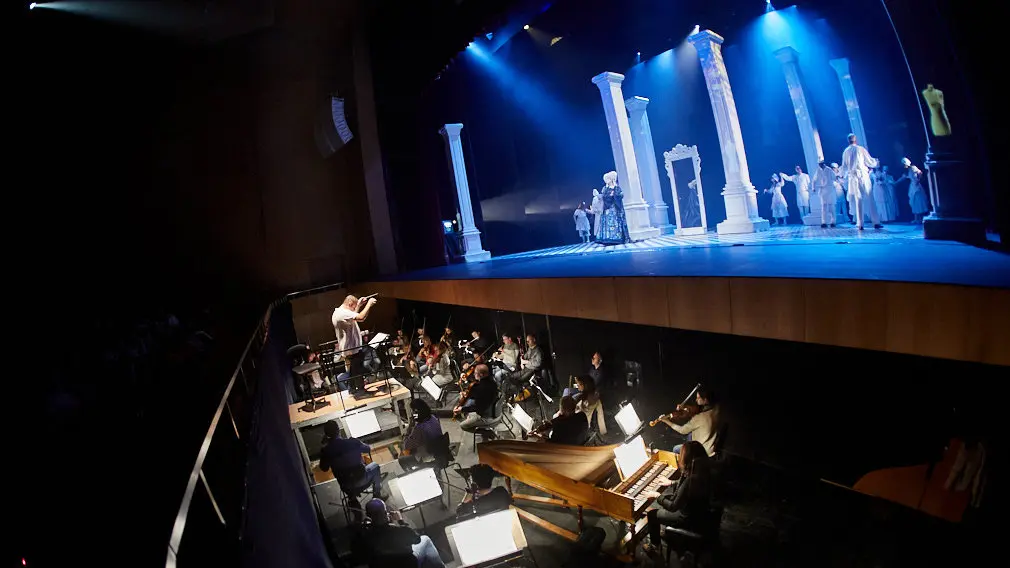 Ensayo general de 'El traje nuevo del Emperador' de la Ópera de Cámara de Navarra en Baluarte. IÑIGO ALZUGARAY