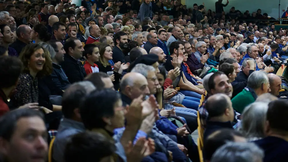 Ezkurdia-Martija se enfrentan a Elezkano y Galarza en el frontón Labrit de Pamplona. PABLO LASAOSA