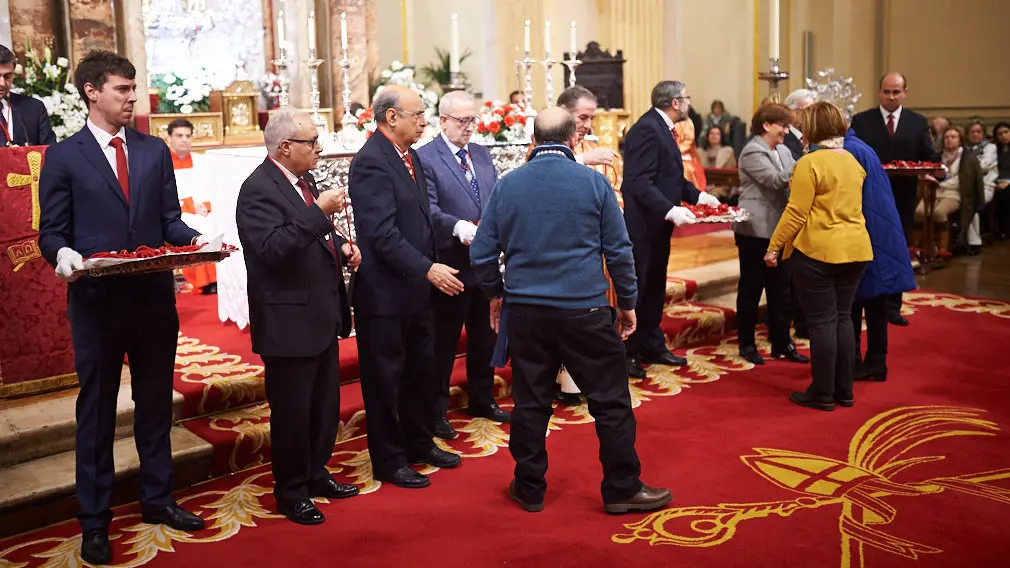 Ampliacion de la corte de San Fermin con los 200 nuevos cofrades. MIGUEL OSÉS