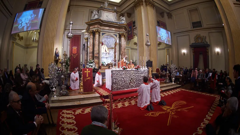 Ampliacion de la corte de San Fermin con los 200 nuevos cofrades. MIGUEL OSÉS