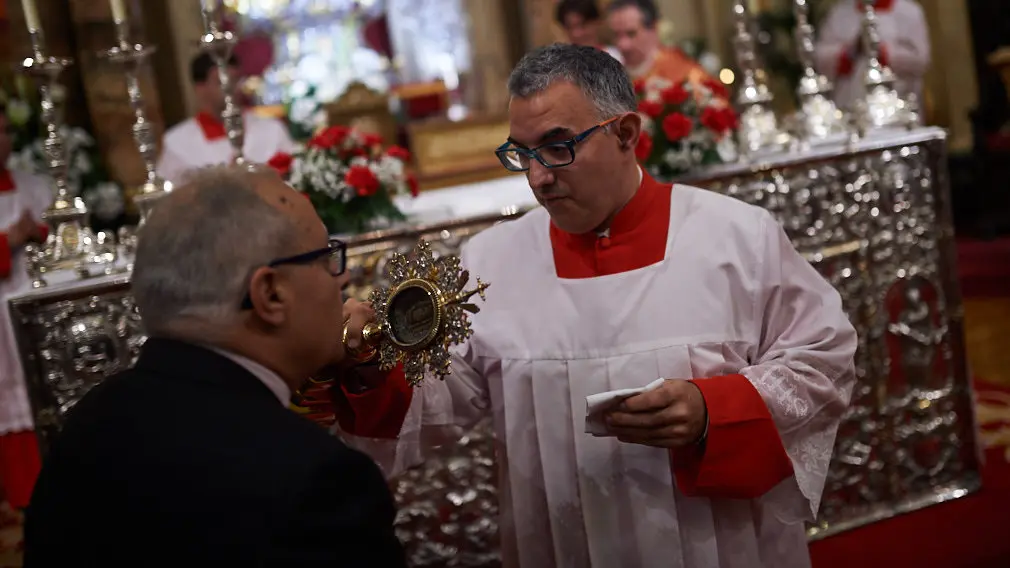 Ampliacion de la corte de San Fermin con los 200 nuevos cofrades. MIGUEL OSÉS