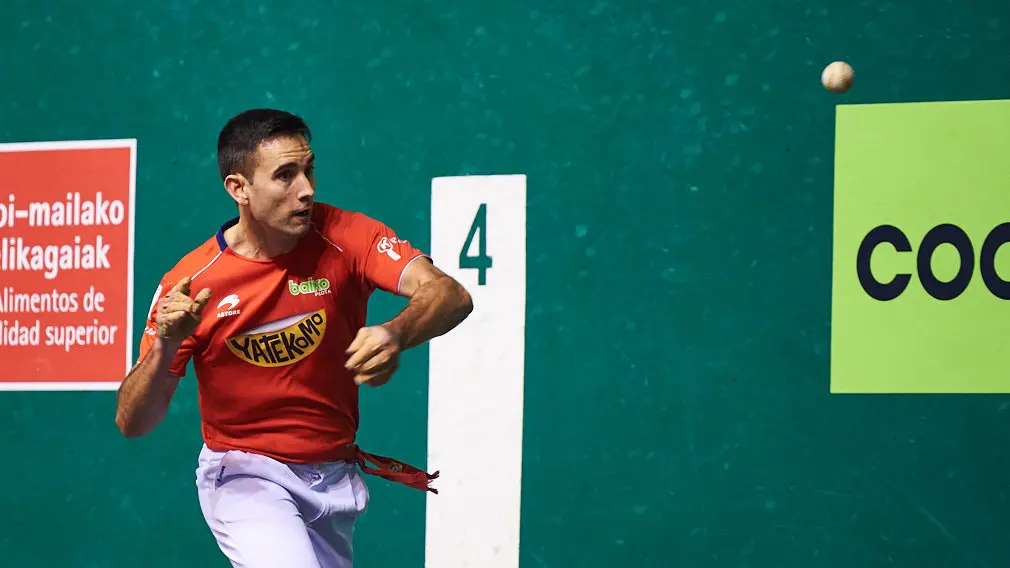 Partido en el Labrit entre Laso-Albisu y Olaizola-Urrutikoetxea. MIGUEL OSÉS