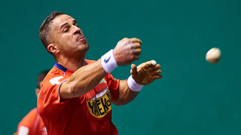 Partido en el Labrit entre Laso-Albisu y Olaizola-Urrutikoetxea. MIGUEL OSÉS