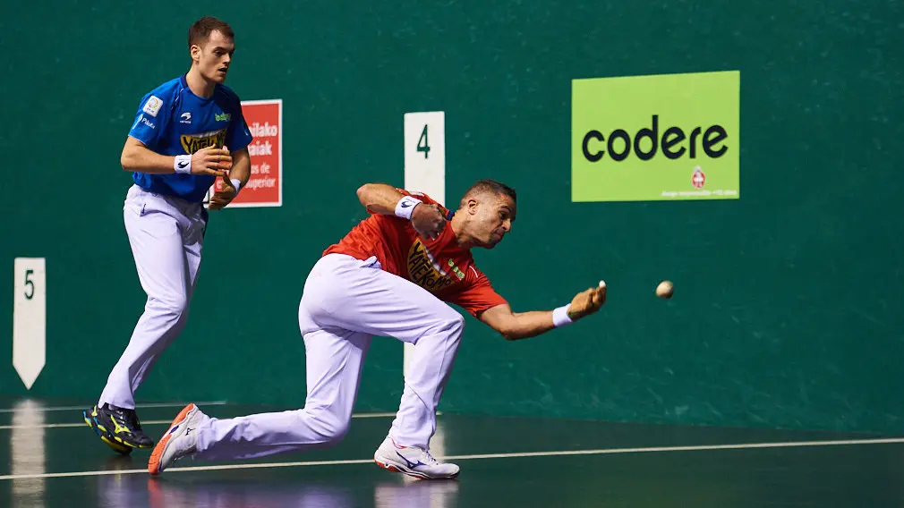 Partido en el Labrit entre Laso-Albisu y Olaizola-Urrutikoetxea. MIGUEL OSÉS