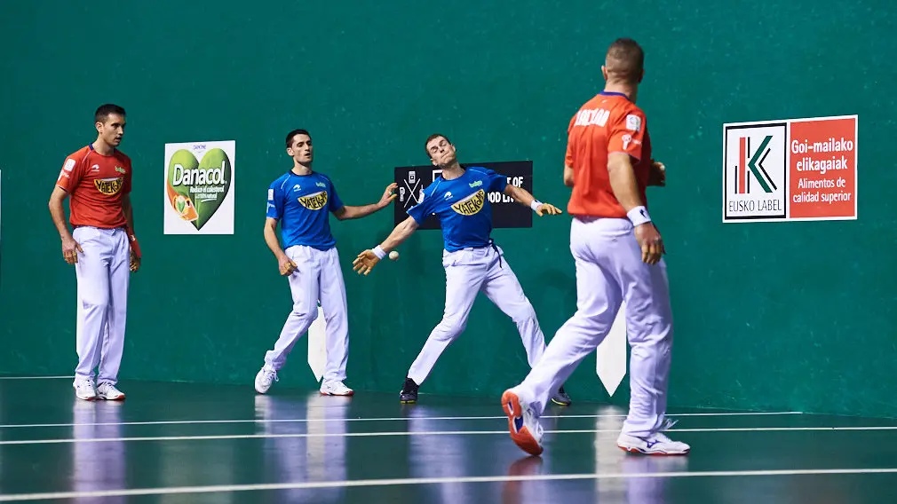 Partido en el Labrit entre Laso-Albisu y Olaizola-Urrutikoetxea. MIGUEL OSÉS