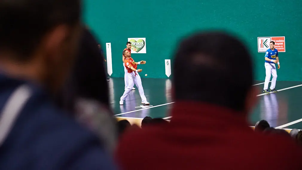 Partido en el Labrit entre Laso-Albisu y Olaizola-Urrutikoetxea. MIGUEL OSÉS