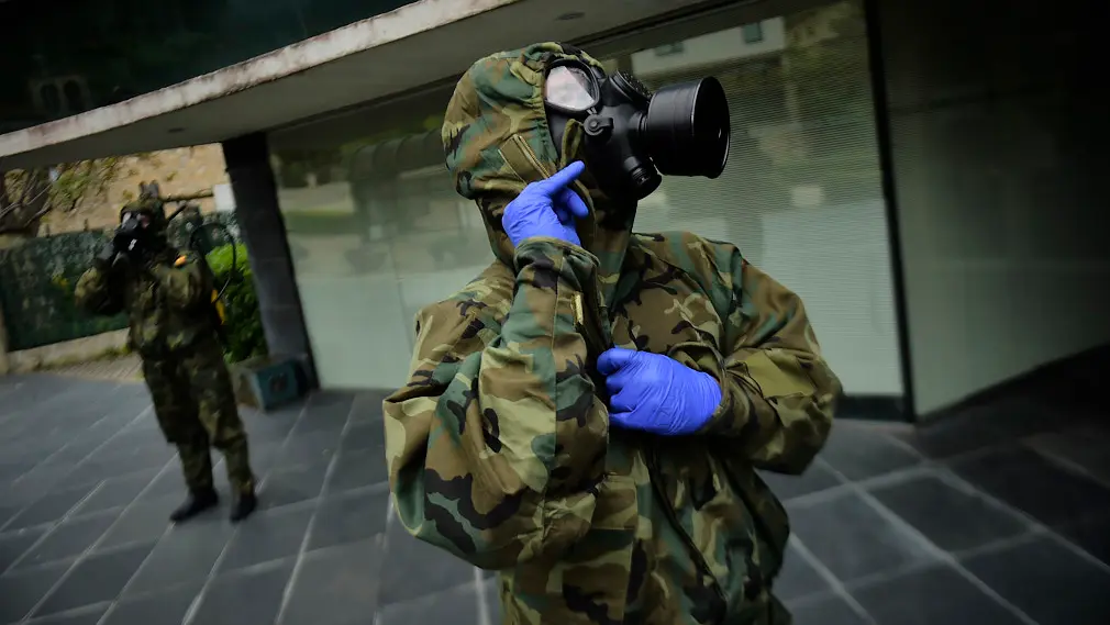 Militares del Regimiento América 66 se preparan para desinfectar zonas en Artica. PABLO LASAOSA