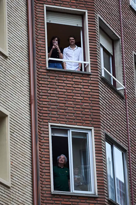 ASVONA, Protección Civil y las empleadas del supermercado BM celebran el cumpleaños de María Jesús González, que cumple 103 años. PABLO LASAOSA