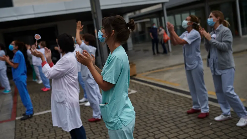 Varias asociaciones acuden a aplaudir a Virgen del Camino con motivo Día de la Infancia Hospitalizada. PABLO LASAOSA