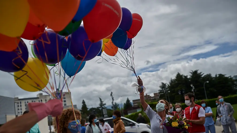 Varias asociaciones acuden a aplaudir a Virgen del Camino con motivo Día de la Infancia Hospitalizada. PABLO LASAOSA
