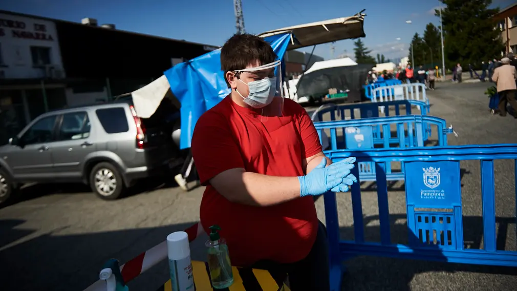 El mercadillo de Landaben vuelve por primera vez durante el Estado de alarma causado por el coronavirus. PABLO LASAOSA