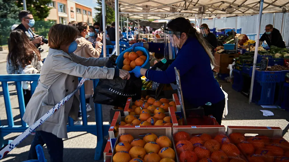 El mercadillo de Landaben vuelve por primera vez durante el Estado de alarma causado por el coronavirus. PABLO LASAOSA