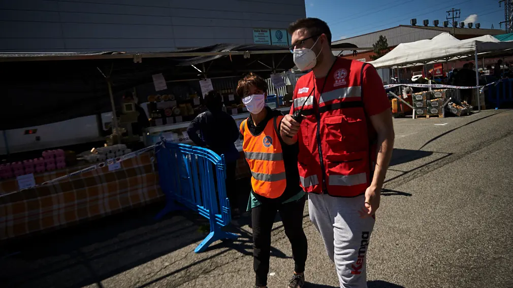 El mercadillo de Landaben vuelve por primera vez durante el Estado de alarma causado por el coronavirus. PABLO LASAOSA