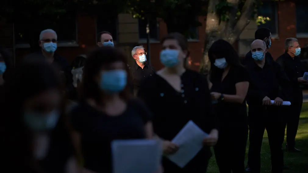 Concierto del Orfeón Pamplones en las Urgencias del Hospital de Navarra para agradecer a los sanitarios su trabajo. MIGUEL OSÉS