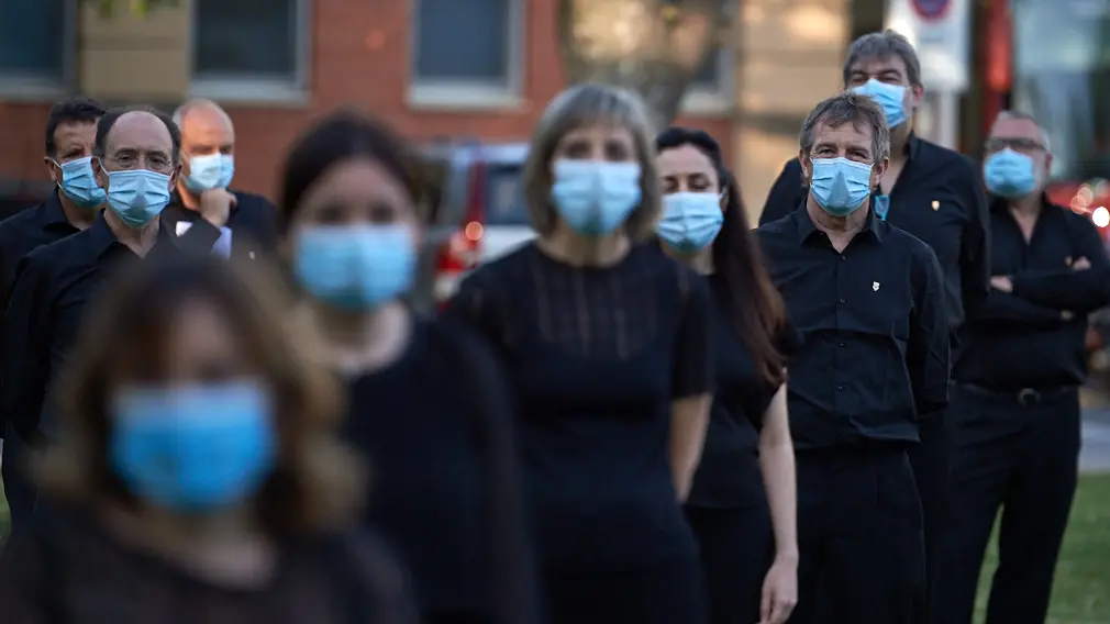 Concierto del Orfeón Pamplones en las Urgencias del Hospital de Navarra para agradecer a los sanitarios su trabajo. MIGUEL OSÉS