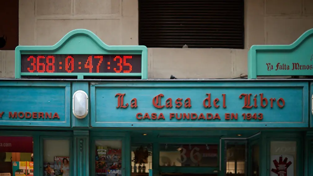 El reloj de la Estafeta cambia para marcar los días que faltan para los sanfermines de 2021