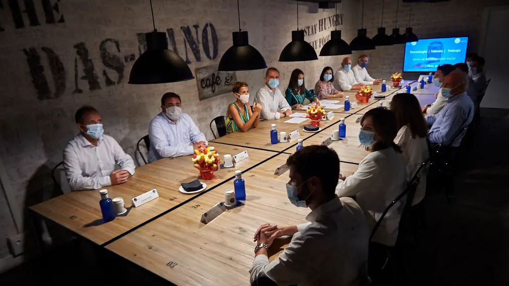 Los Reyes Don Felipe y Doña Letizia visitan la empresa tecnológica das-Nano, dentro de la gira que están realizando por todas las Comunidades Autónomas para reconocer el esfuerzo de la sociedad frente a la pandemia de Covid-19. PABLO LASAOSA