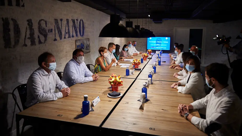 Los Reyes Don Felipe y Doña Letizia visitan la empresa tecnológica das-Nano, dentro de la gira que están realizando por todas las Comunidades Autónomas para reconocer el esfuerzo de la sociedad frente a la pandemia de Covid-19. PABLO LASAOSA