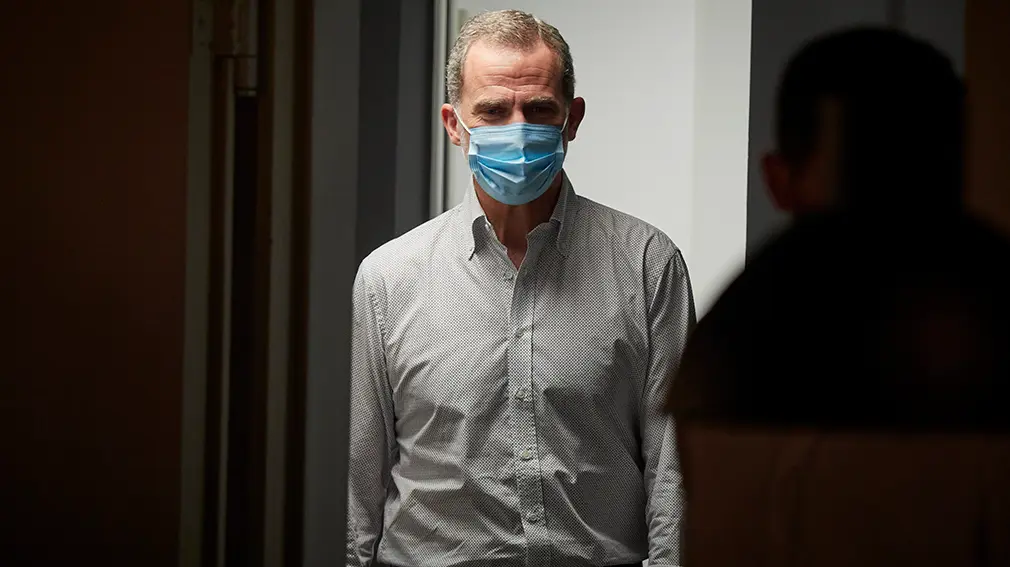 El Rey Don Felipe a su llegada para visitar la empresa tecnológica das-Nano/Veridas, en Tajonar, Navarra (España), a 27 de julio de 2020. La visita de los Reyes se enmarca en la gira que están llevando a cabo por las comunidades autónomas para reconocer el esfuerzo del conjunto de la sociedad española frente a la pandemia del Covid-19 y apoyar a distintos sectores sociales en la recuperación de la actividad.
27 JULIO 2020 MONARQUÍA;REALEZA;CASA REAL;REY;REINA
27/7/2020