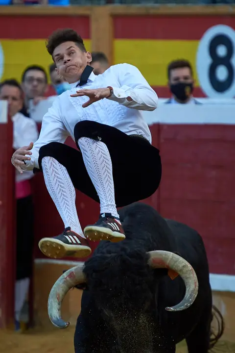 Tarde de recortes de toros en la ciudad de Tudela con grandes medidas de seguridad ante la Covid-19. MIGUEL OSÉS