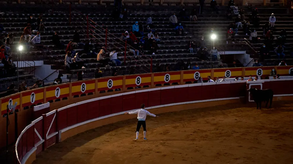Tarde de recortes de toros en la ciudad de Tudela con grandes medidas de seguridad ante la Covid-19. MIGUEL OSÉS