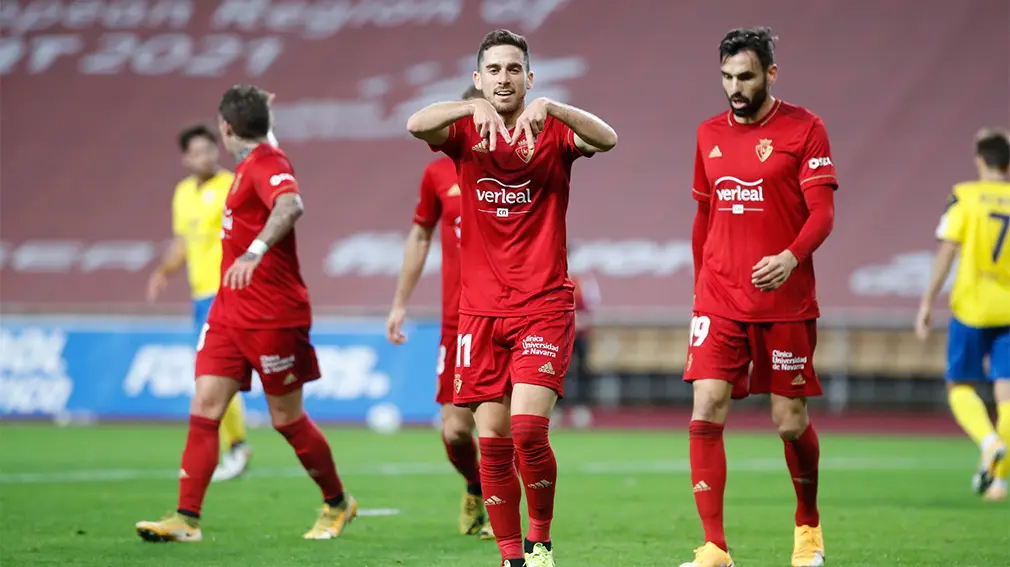 Kike Barja celebra el primer gol ante la UD Tomares en Sevilla CA Osasuna