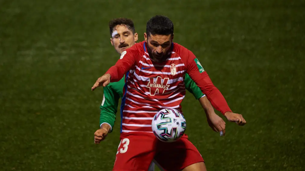 El San Juan juega contra El Granada en Pamplona. MIGUEL OSÉS