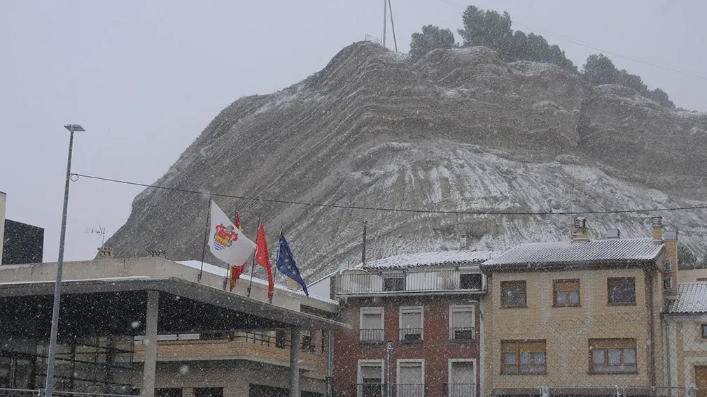 Imágenes de Caparroso nevado este sábado tras la llegada de 'Filomena' a una comunidad Foral en alerta máxima, y con todos los recursos movilizados, por el temporal. AMAYA LUQUI