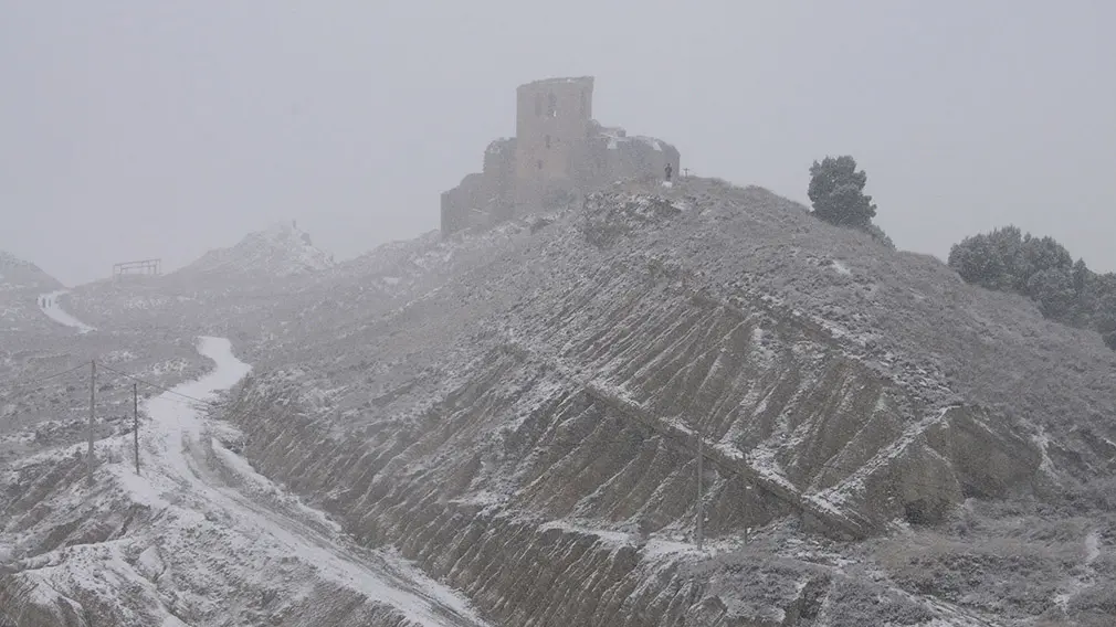 Imágenes de Caparroso nevado este sábado tras la llegada de 'Filomena' a una comunidad Foral en alerta máxima, y con todos los recursos movilizados, por el temporal. AMAYA LUQUI