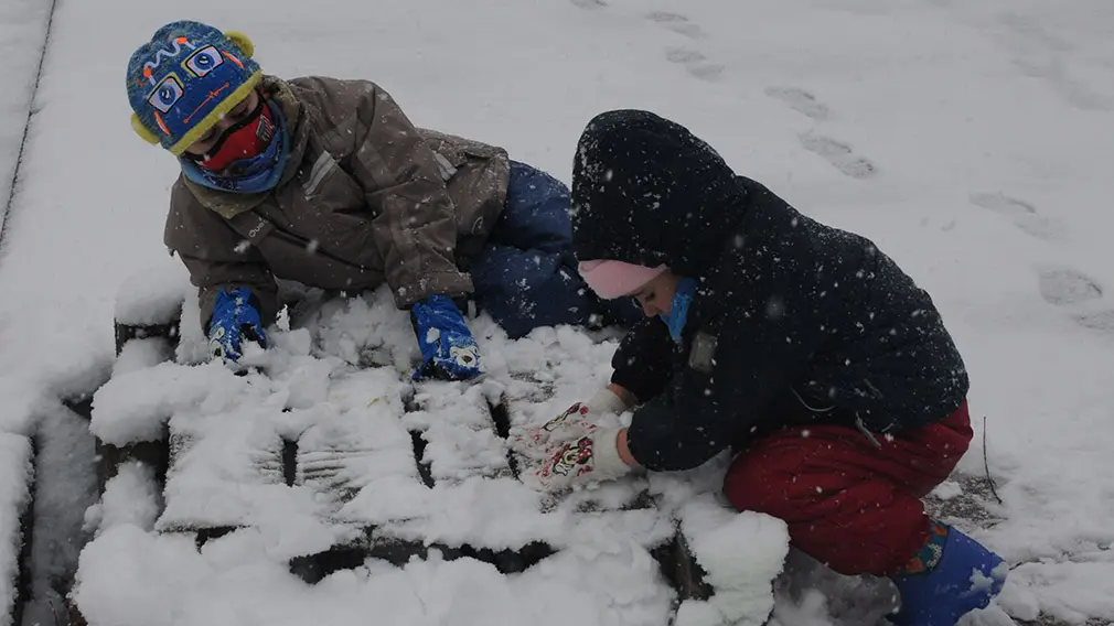 Imágenes de Caparroso nevado este sábado tras la llegada de 'Filomena' a una comunidad Foral en alerta máxima, y con todos los recursos movilizados, por el temporal. AMAYA LUQUI