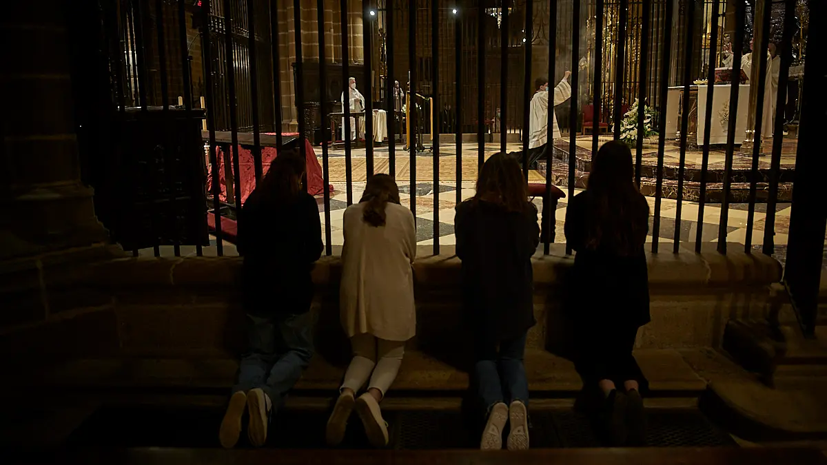 Noche de Vigila Pascual en la catedral de Pamplona durante la Semana Santa de 2021. PABLO LASAOSA