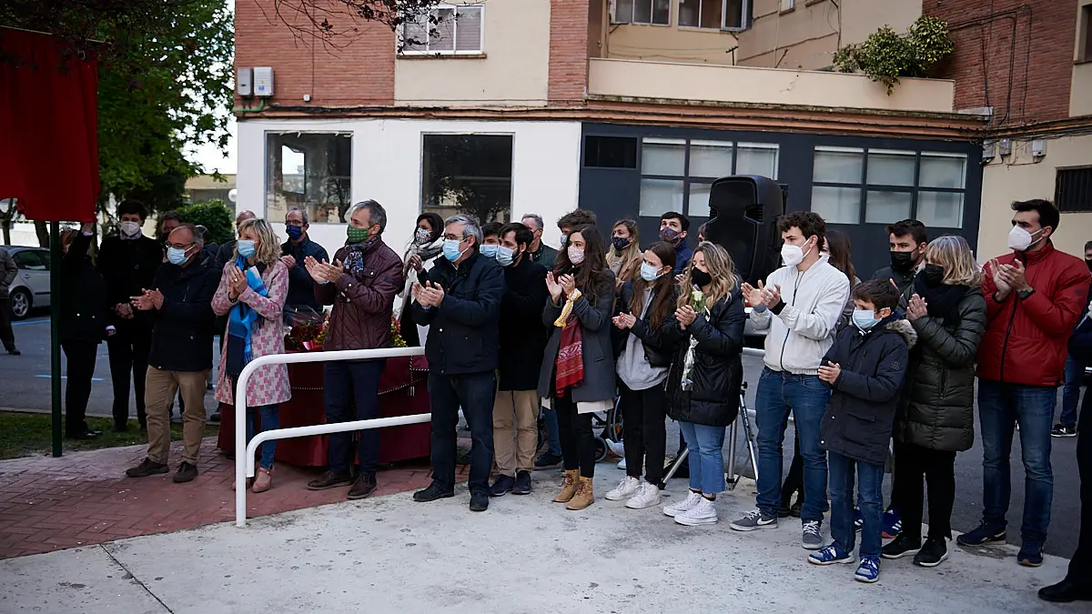 Acto de colocación de la placa en recuerdo de Tomás Caballero, concejal del Ayuntamiento de Pamplona asesinado por la banda terrorista ETA. PABLO LASAOSA