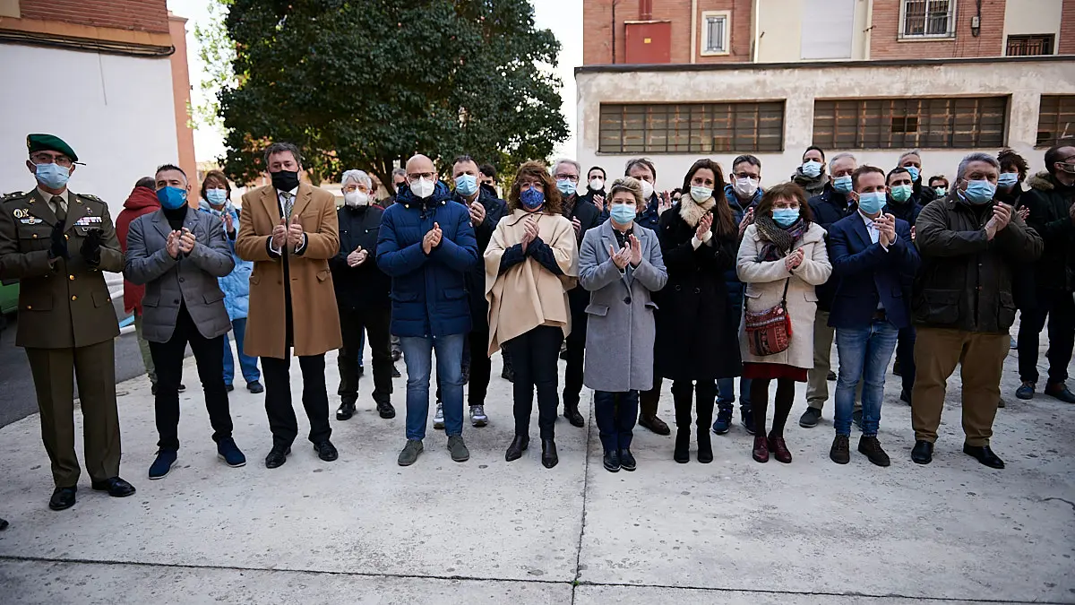 Acto de colocación de la placa en recuerdo de Tomás Caballero, concejal del Ayuntamiento de Pamplona asesinado por la banda terrorista ETA. PABLO LASAOSA